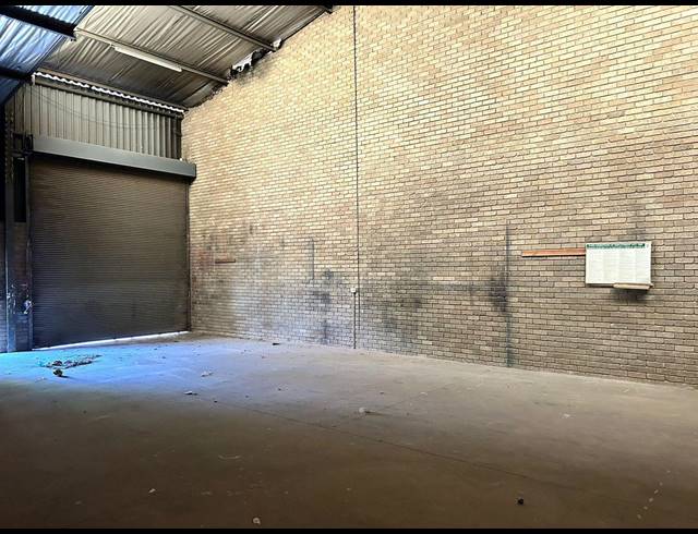 165M² WAREHOUSE TO LET IN LOMBARDY WEST